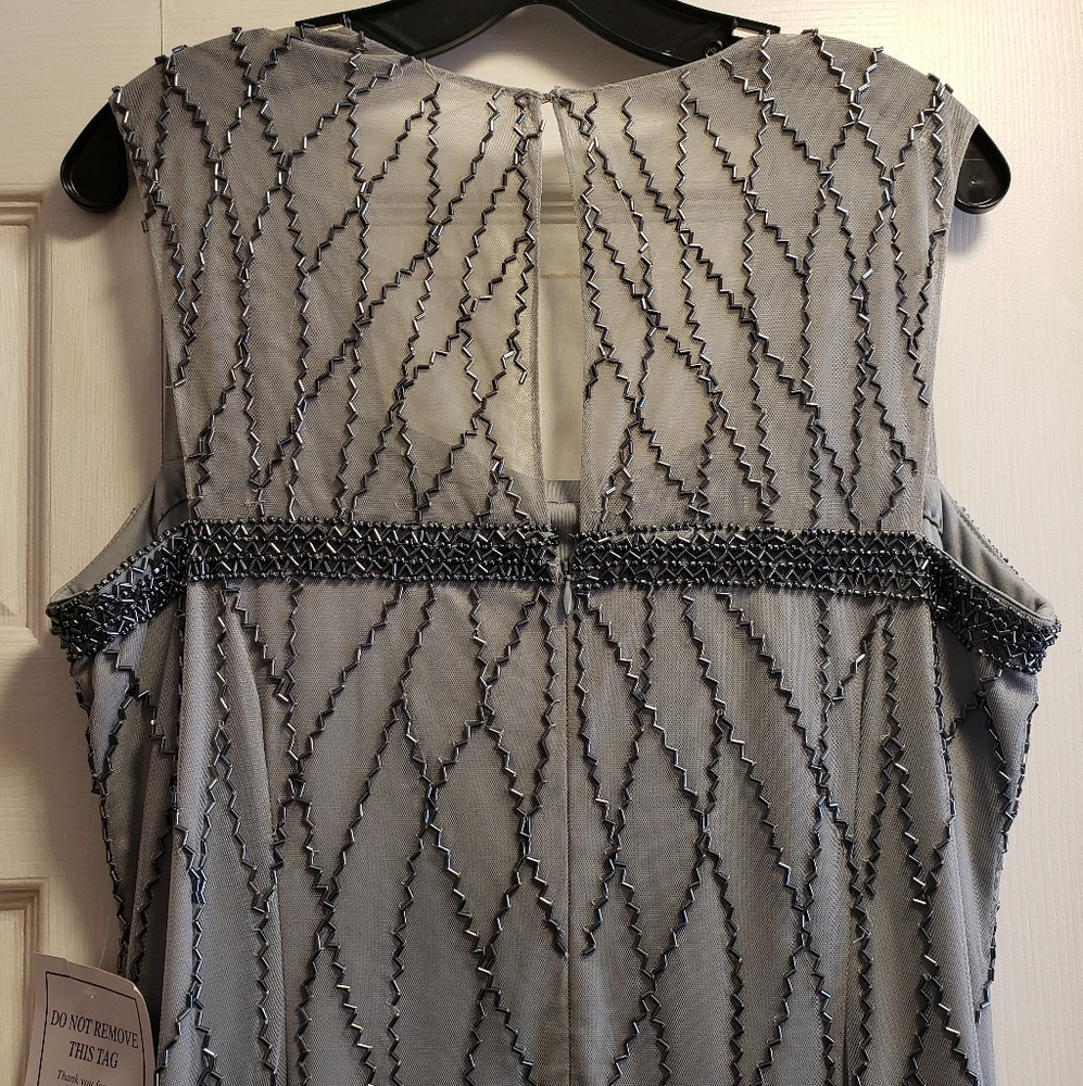 🆕Elegant Gray Beaded Evening Gown - Picture 5 of 8